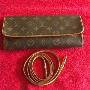 ❤️SOLD❤️ Louis Vuitton Twin Pochette Gm
